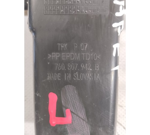 Кронштейн форсунки омывателя фары левый