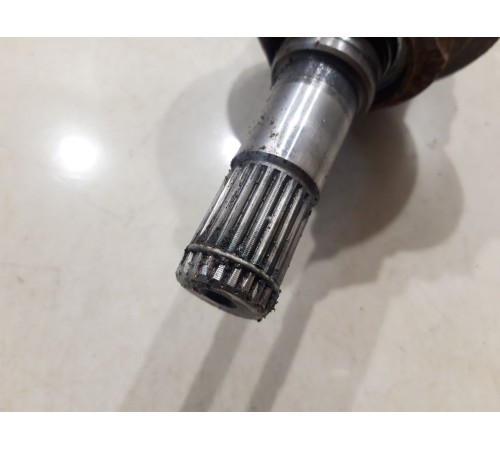 Полуось (привод) (задний, правый)