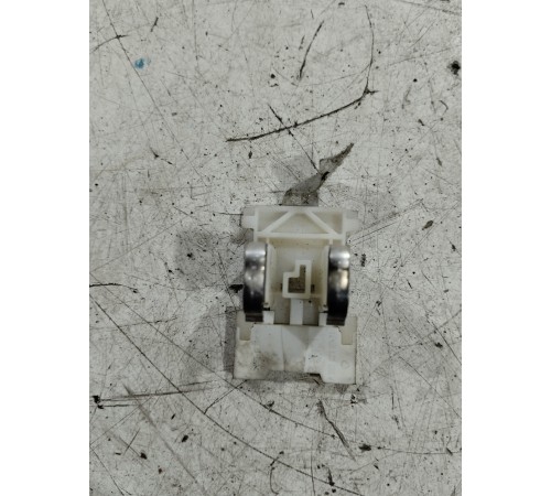 Крепление защелка солнцезащитного козырька левая