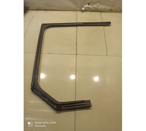 Уплотнитель стекла (задний, левый)