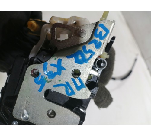 Замок двери передний правый