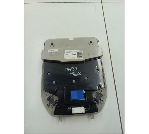 Плафон внутреннего освещения салона передний