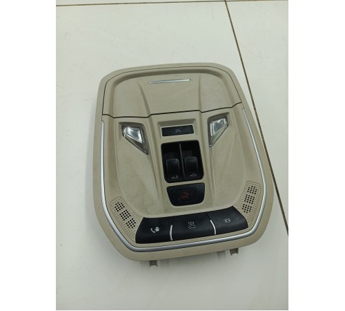 Плафон внутреннего освещения салона передний