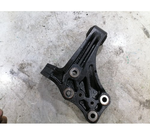 Кронштейн двигателя правый