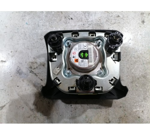 Подушка безопасности водителя