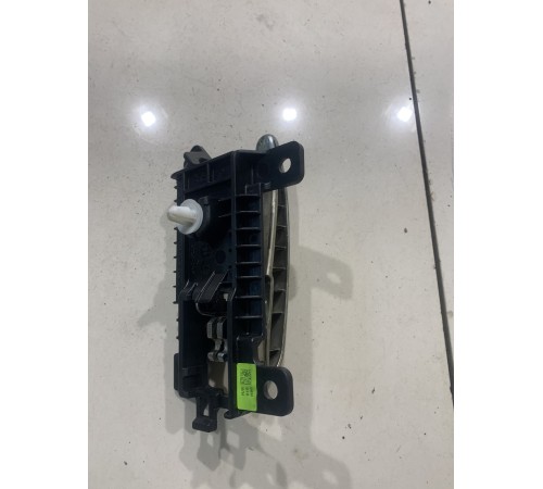 Ручка двери (задняя правая внутренняя)