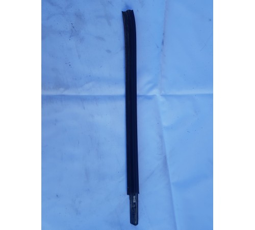 Уплотнитель стекла задний правый внутренний