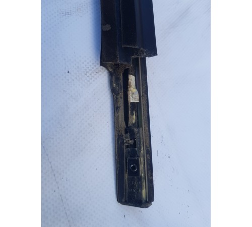 Уплотнитель стекла задний правый внутренний