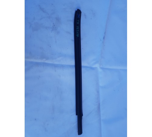 Уплотнитель стекла задний правый внутренний