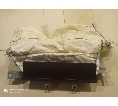 Подушка безопасности коленная