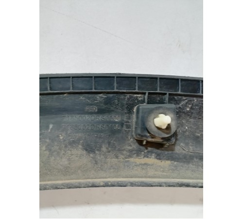 Накладка крыла передняя правая