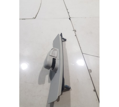 Механизм регулировки ремня безопасности по высоте передний правый