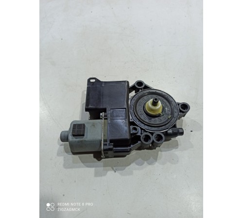 Моторчик стеклоподъемника (задний правый)