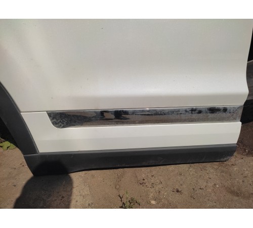 Дверь задняя правая в сборе