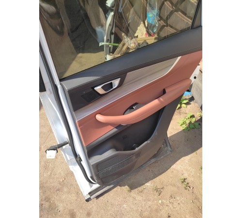 Дверь задняя правая в сборе
