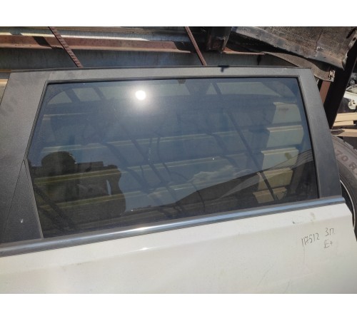 Дверь задняя правая в сборе