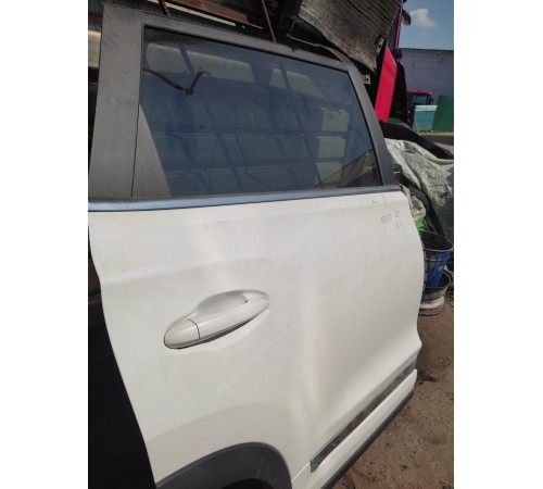 Дверь задняя правая в сборе