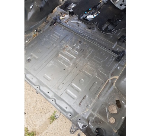 Пол кузова багажного отсека