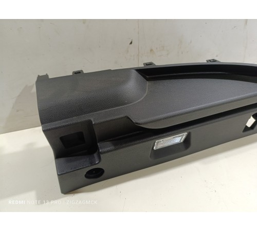 Обшивка багажника правая верхняя