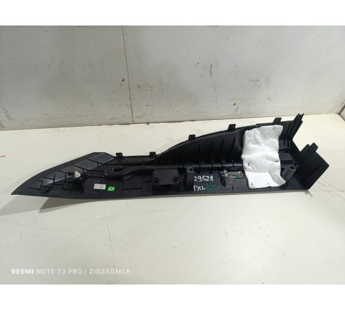 Обшивка багажника правая верхняя