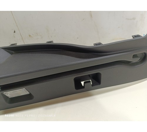 Обшивка багажника правая верхняя