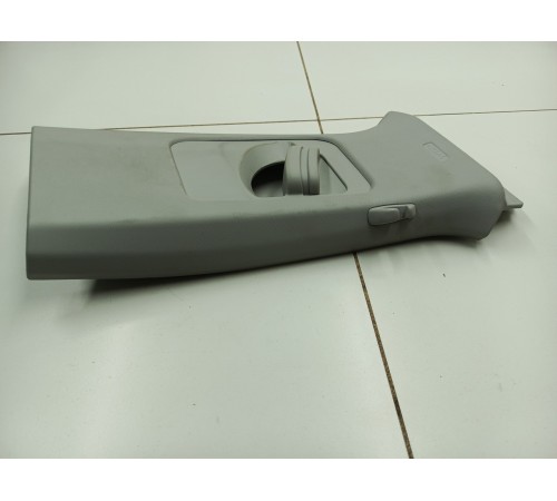 Обшивка центральной стойки правая верхняя