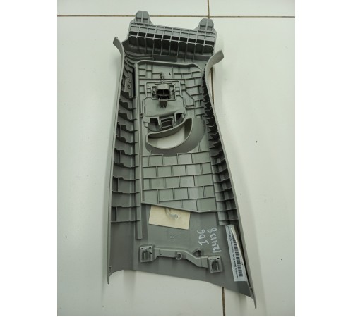 Обшивка центральной стойки правая верхняя