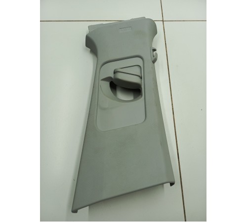 Обшивка центральной стойки правая верхняя