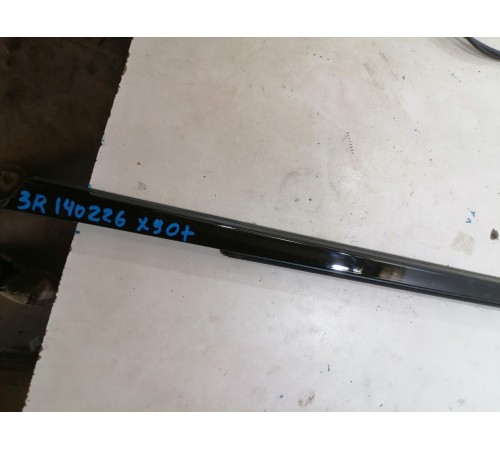 Уплотнитель стекла задний правый, молдинг