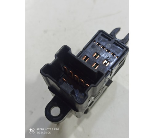 Кнопка стеклоподъемника (задняя левая)