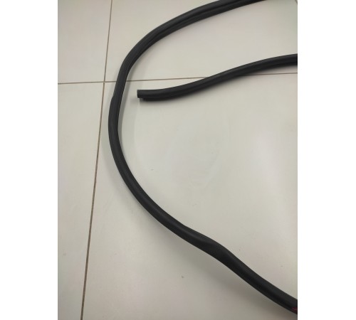 Уплотнитель двери задний правый