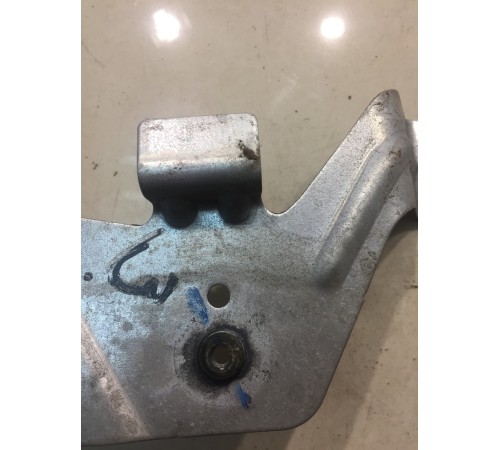 Кронштейн(задний,правый)