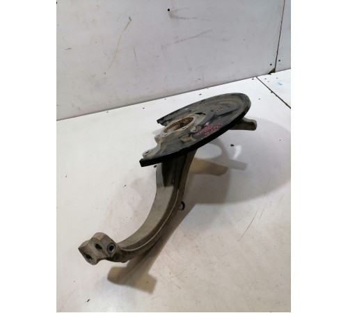 Кулак поворотный передний левый