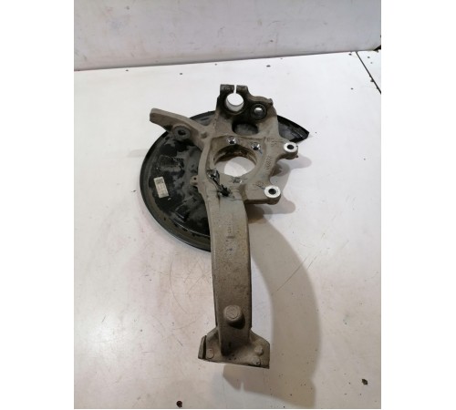 Кулак поворотный передний левый