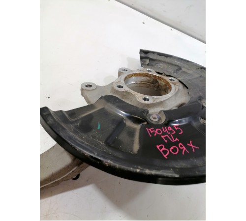 Кулак поворотный передний левый