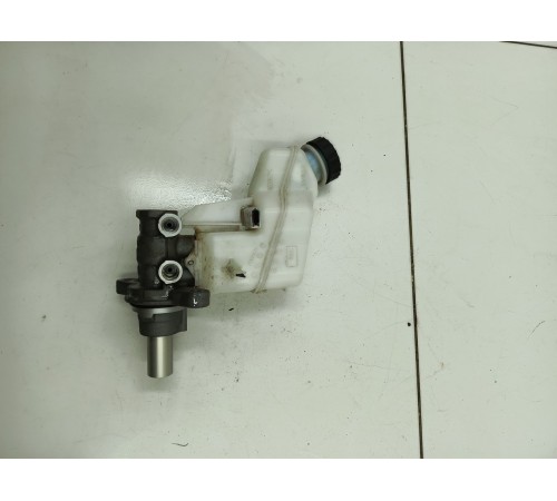 Главный тормозной цилиндр с бачком