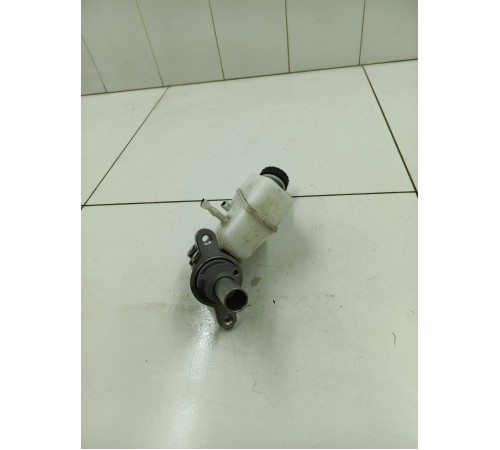 Главный тормозной цилиндр с бачком