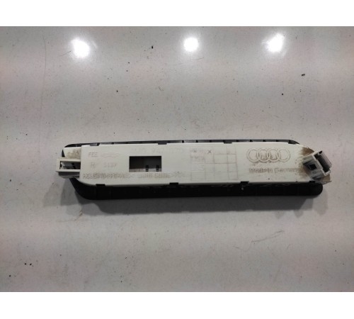 Плафон подсветки багажника (правый)