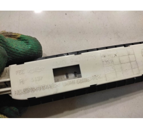 Плафон подсветки багажника (правый)