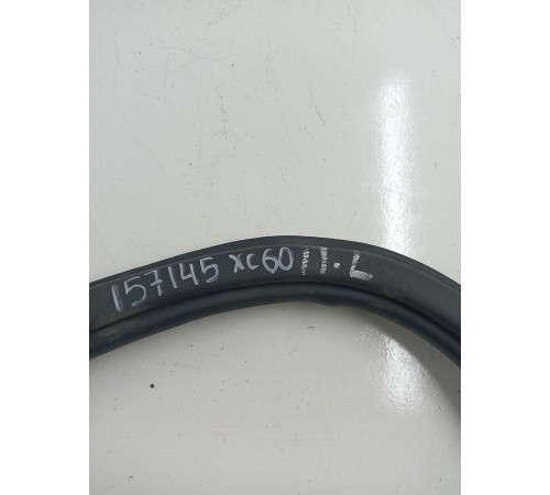 Уплотнитель двери передний левый