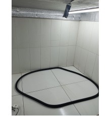 Уплотнитель двери передний левый