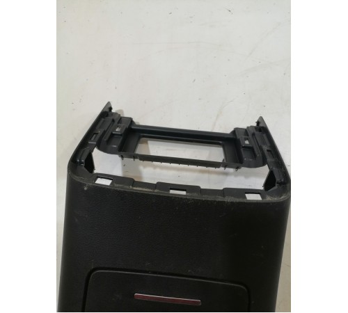 Накладка центральной консоли задняя