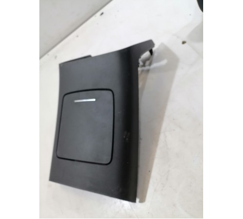 Накладка центральной консоли задняя