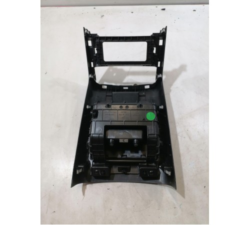 Накладка центральной консоли задняя