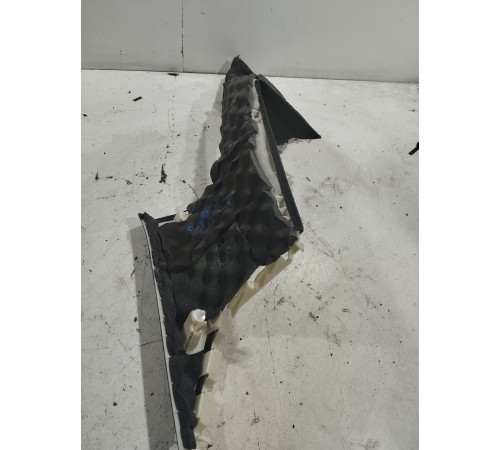 Обшивка задней стойки (правая)