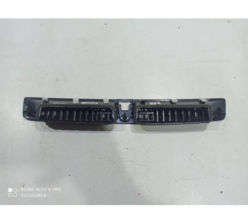 Дефлектор воздушный обдува стекла