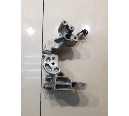 Кронштейн генератора