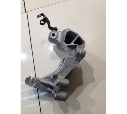 Кронштейн генератора