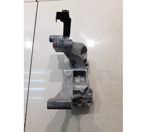 Кронштейн генератора