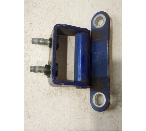 Петля крышки багажника левая